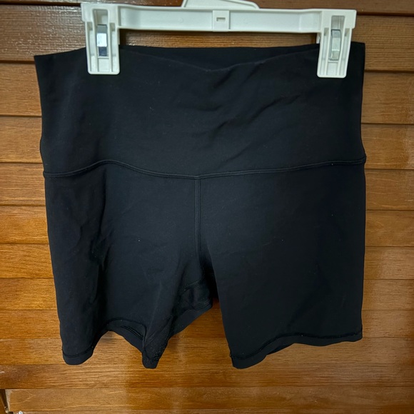 lululemon athletica Women's Black Align Shorts - Picture 2 of 3